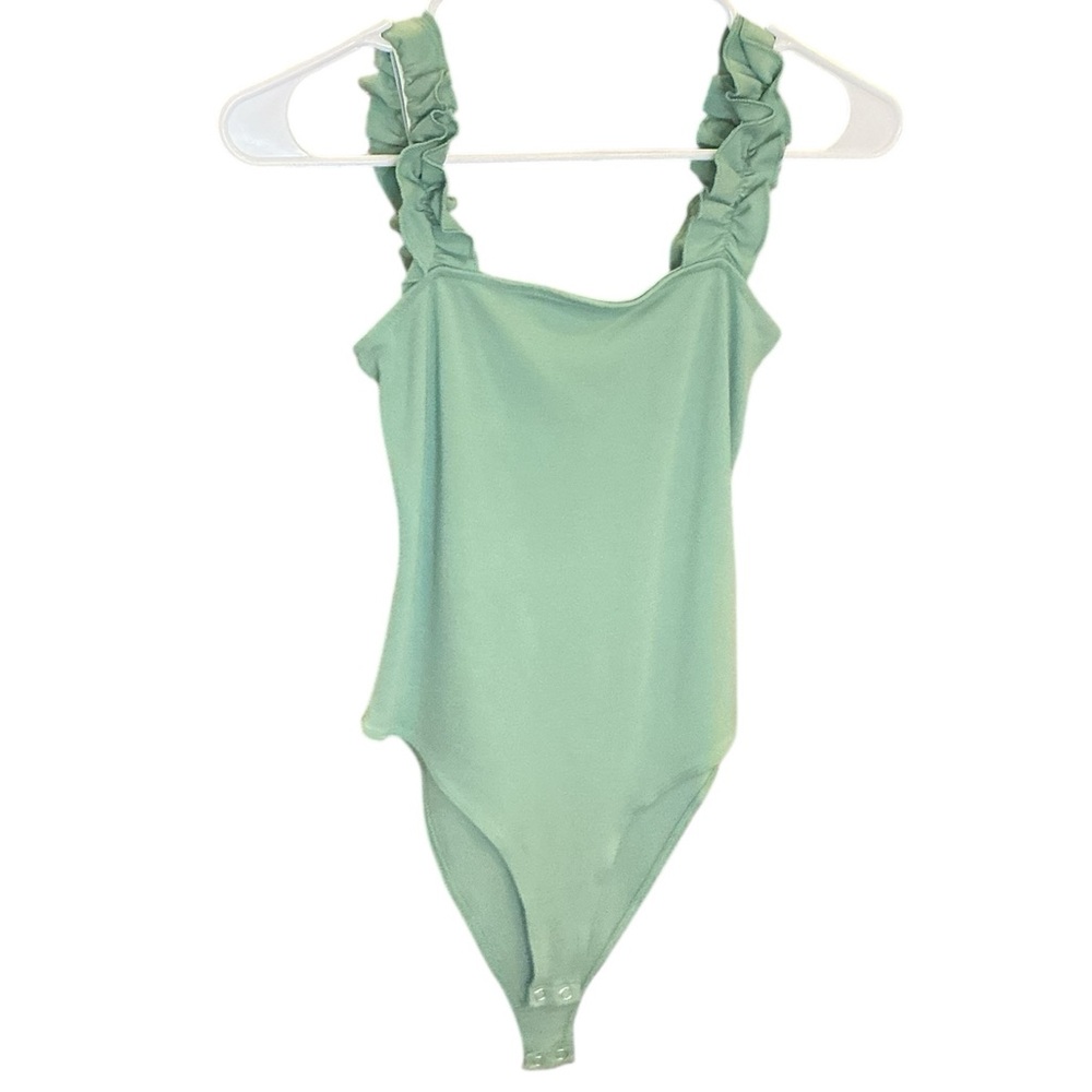 Forever 21 Mint Ribbed Ruffle Strap Bodysuit Women’s Small Snap Closure Stretchy